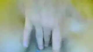تنقع قضيبه بعصير إندائها