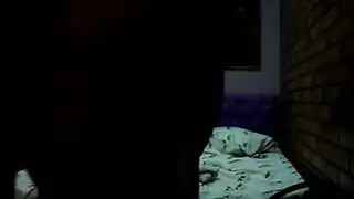 قضيب هائل يوسع فتحاتها الضيقة