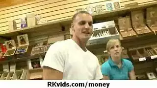 ابن مع امه غصب عنها