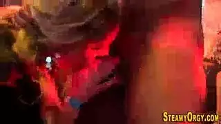 سيدة أكبر وشاب حركة إكس إكس إكس جريئة