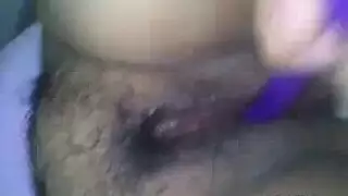 عرض أزياء يظهر ثدي عملاق
