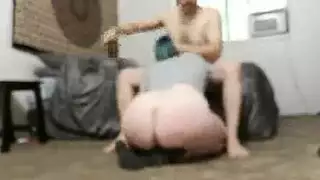 أخ يعاقب أخته بنيك