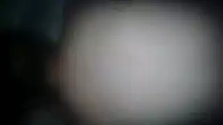 علاقة إباحية: جلسة مثيرة مع أم صديقته