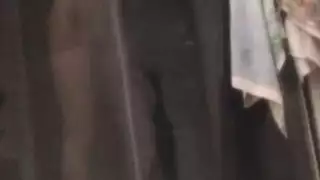 كاميرا تجسس في الحمام تسجل لحظات اللعب العميق بمهبلها