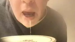 جمال شاحب صغير يتوسل للمني