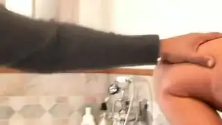 الفتاة الذكية دائماً مستعدة لممارسة الجنس في الفصل