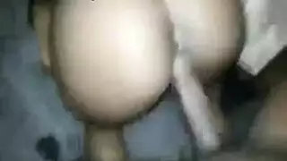 العذراء لينكا ها تتمدد على قضيبين صلبين