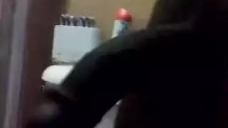 مراهقة مغرية تحصل على جنس جماعي من دائرة والدها