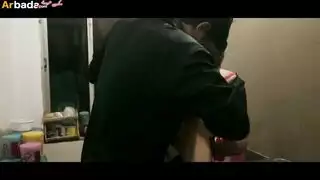 الزوج الهندي يضاجع زوجته بعمق في فيلم بورنو رومانسي