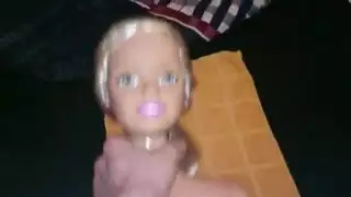 قذف شهواني للسيد على دمية مطيعة