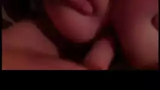 شاب يمارس الجنس مع امرأة ناضجة بوضعية شرجية قاسية