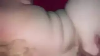 صدر هائل يجعلني أختنق بقضيب الزوج في إباحية مجانية