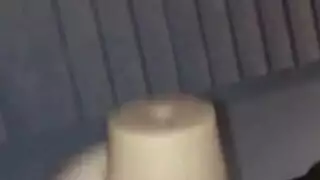 ربة منزل مثيرة تطبخ جلسة مص قضيب إباحي