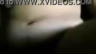 العربية ذات الشعر القصير والصدر الكبير مستعدة لجلسة إباحية