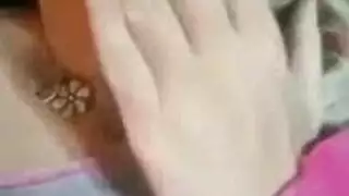 بنت تمص رقبت الشب