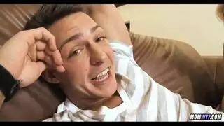 شقراء ممتلئة تتعرض لعملية جماعية