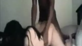 فتاة مصرية حارة في فيديو جماع جماعي صريح