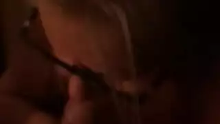 شهوة اللاتكس مع لارا: جماع فموي عميق وابتلاع