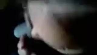 عاهرات حلق التوينكس يختنقون على قضبان كبيرة