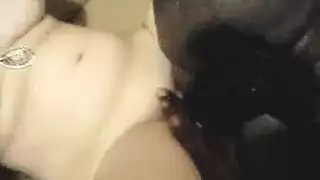 جميلة سمراء في فعل شرجي عنيف