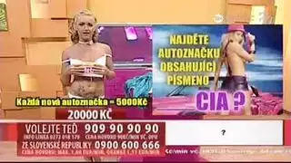 راكبة وقحة تظهر صدرها وتنيك