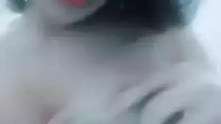 عاهرة مصرية تداعب حبيبها حتى يمارس الجنس معها بشدة