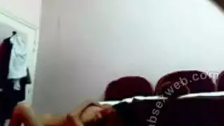 صديق مخادع يغري فتاة بريئة لتسجيل إباحي سري