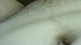 حرمان من القذف داخلها: مداعبة فرج العذراء ثم القذف على الوجه