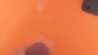 يجلخ قدام الناس