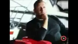 جميلة أفريقية تكشف شفري كسها المحلوقين