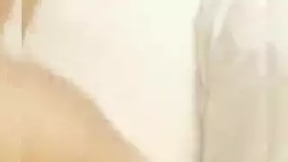نساءعرينات على الشاطئ الشرقي