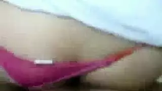 جنس جماعي أثناء الرحلة: مضيفة الطيران سمية تأخذ عدة أعضاء في مؤخرتها
