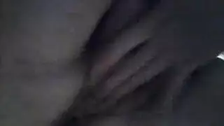 بنت جسدها كبير تأخذ عضو حصان في حركة حظيرة صريحة