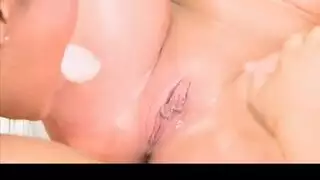 مشهد لحس كس صريح مع فتاة جميلة ولسانها الماهر