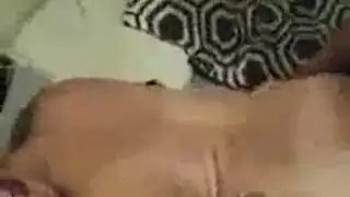 لقطة مقرّبة لطيز وكس محلوقين لبنت مصرية