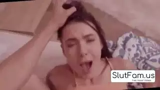 كما أنه يمارس الجنس مع جاره اللطيف مرة واحدة