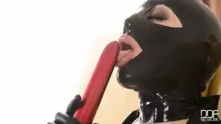 فرقعة عذريتها: جماع أول مكثف