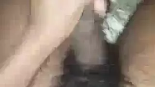 عاهرة ذات أثداء ضخمة في جنس جماعي قوي