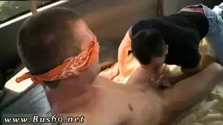 شبان مثليون مثيرون يجنون في المطبخ