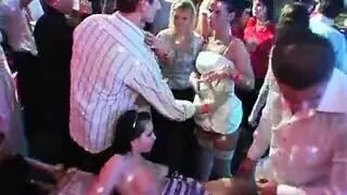 استيلاء нимفو كامل: ركوب الأريكة إلى ضرب السرير