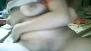 بي بي دبليو ممتلئة الجسم تَمص وتَشرَق على قضيب صلب بخبرة