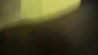 ربات البيوت المخنثين على ركبهم يخدمون غرباء حفرة المجد