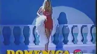 الفاتنة سيمونا راي ترتدي الكعب العالي وتتعرض لهز عنيف