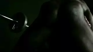 مسدود ومضروب في جماع جماعي إباحي