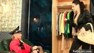 فتاة أوروبية تتفجر عاطفياً على قضيب صلب