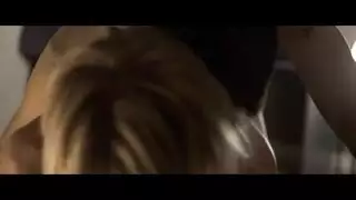 فتاة قرية هاوية في فيلم إباحي صريح