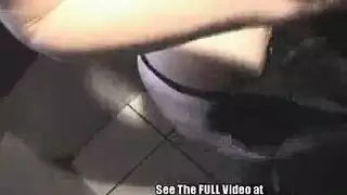 ثلاثي قاسي مع عاهرات هواة أجنبيات