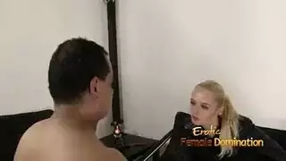  إيلاج مزدوج لامرأة سمراء مفتونة الجسد