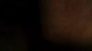 إلهة سودانية ممتلئة المنحنيات تأخذه من الخلف