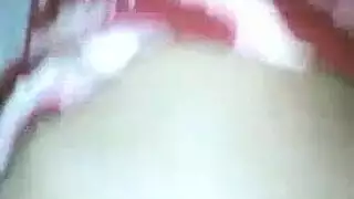 فرج أحمر عصيري مفتوح على مصراعيه